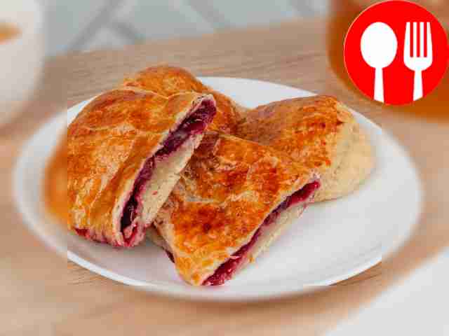 Puff pastry with cherries