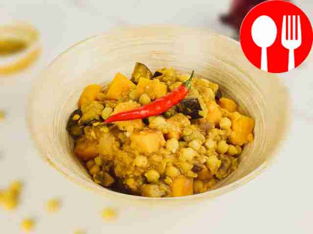 Тыквенный карри с нутом и баклажаном