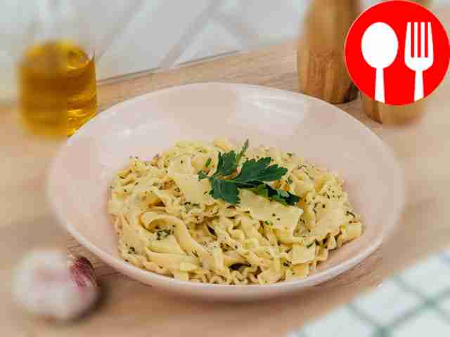 Pasta in garlic sauce