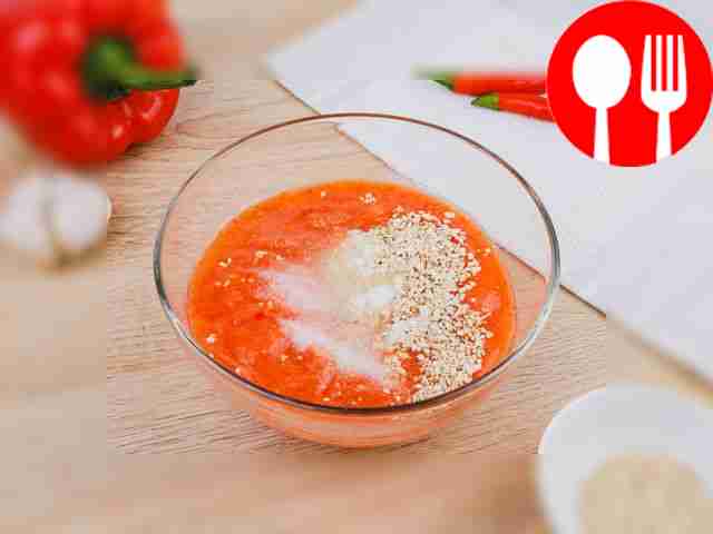 Переложите готовую смесь в глубокую тарелку,...