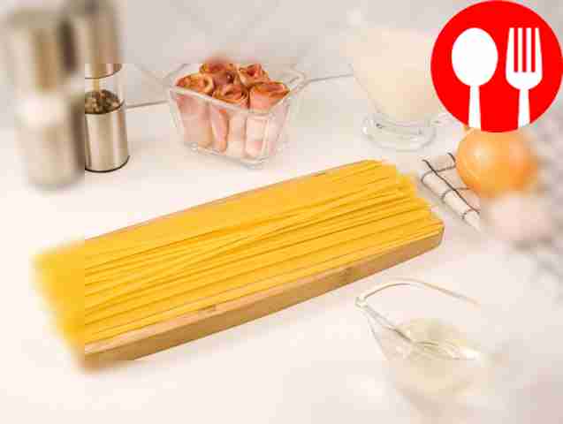 Разложите все ингредиенты на столе для...