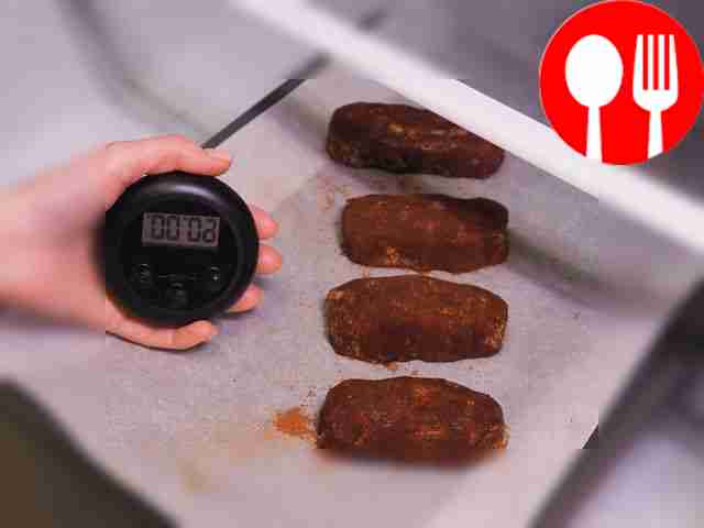 Готовые пирожные поместите в холодильник...