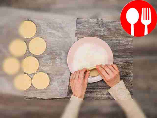 Поставьте на блюдце сахар, возьмите кружок и...