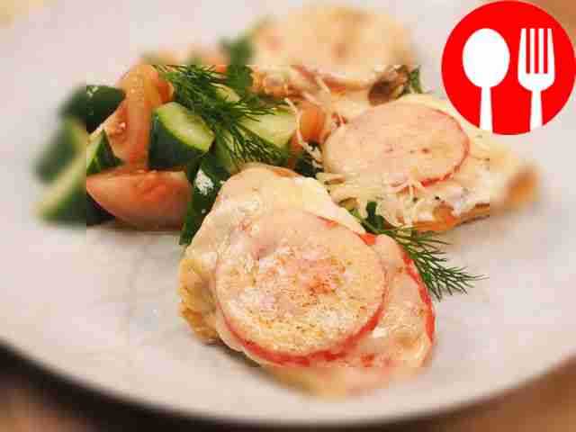 Отбивные с помидором и сыром