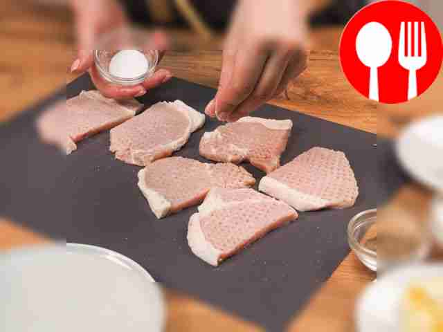 Prepare the meat. Cut it into bits. Beat them...