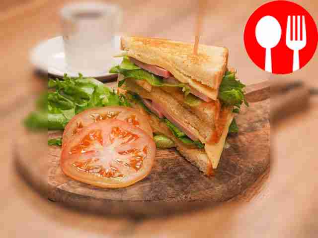 Сэндвич с колбасой