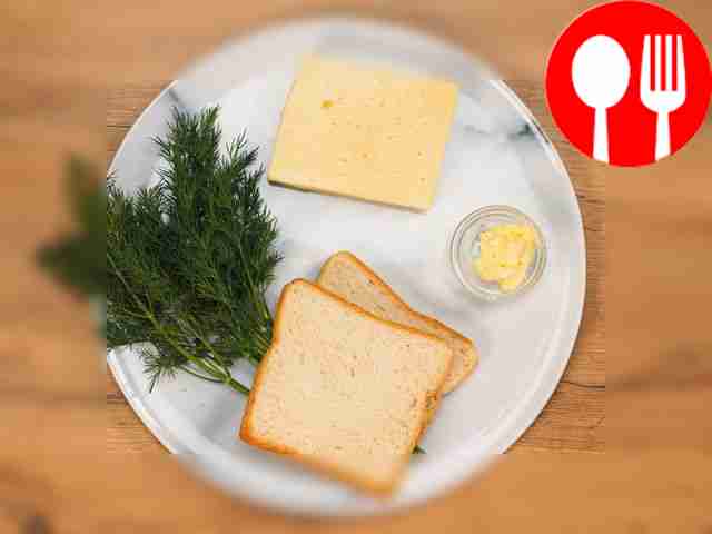 Разложите ингредиенты удобным образом перед...