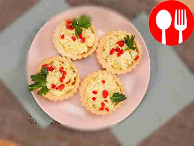 Tartlets with cucumber