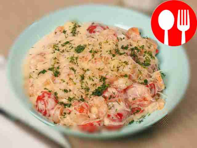 Креветки с помидорами в сливочном соусе