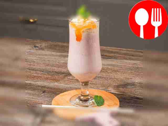 Молочный коктейль с клубникой