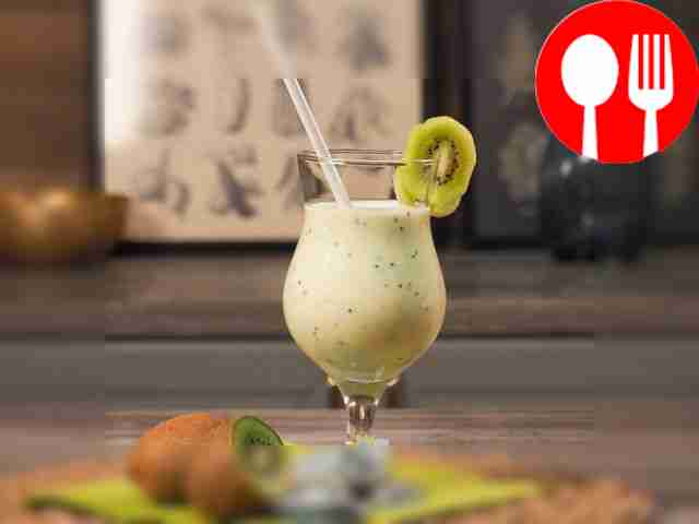 Простой молочный коктейль с киви