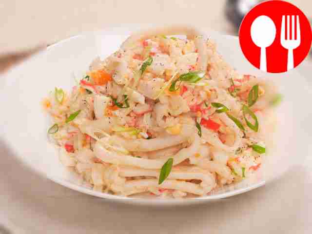 Салат с жареными кальмарами