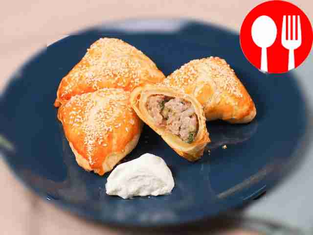 Samsa with minced meat