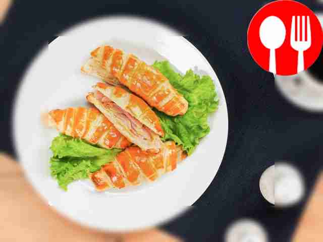 Круассан с ветчиной