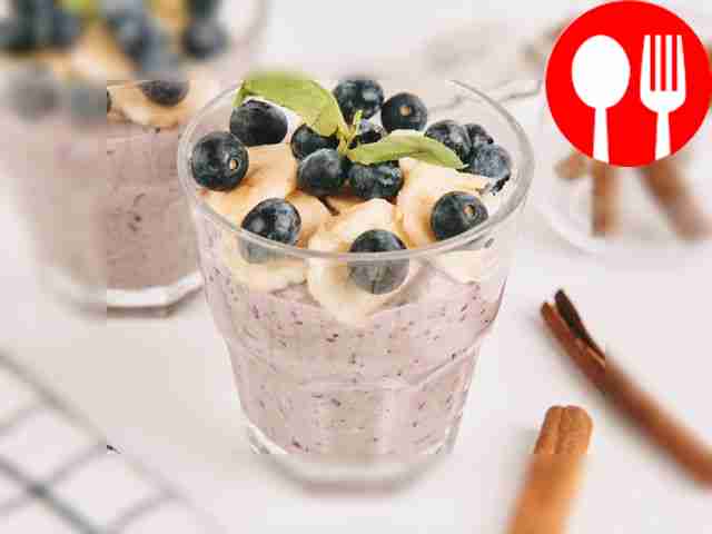 Banana Smoothie with Blueberries and Cinnamon
