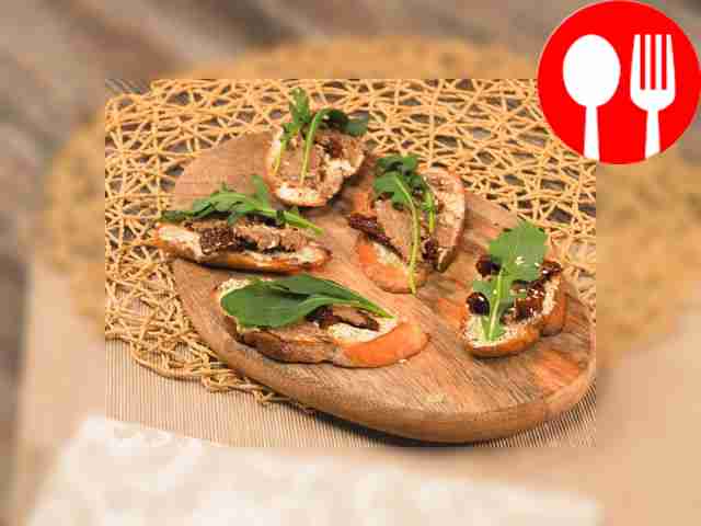 Bruschetta with curd cheese