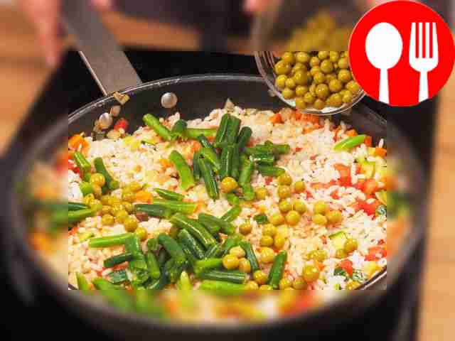 Prepare paella. Heat the oil in a deep frying...