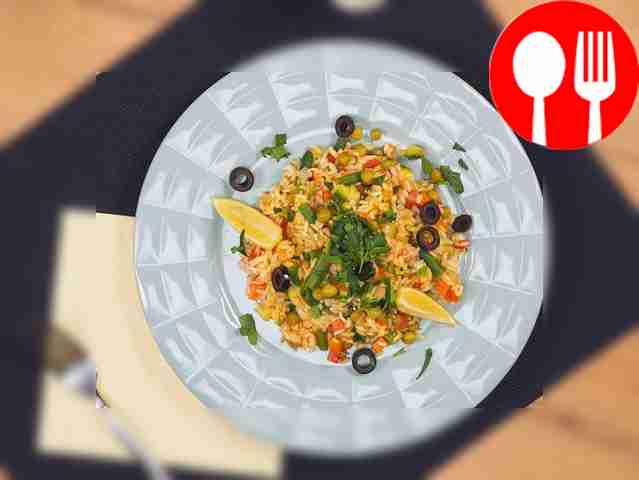 Before serving, let the paella with vegetables...