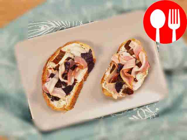 Брускетта с вялеными помидорами