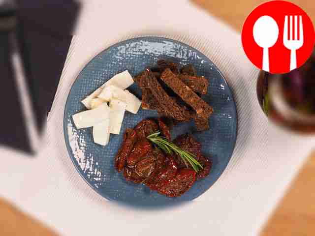 Sun-dried tomatoes with cheese