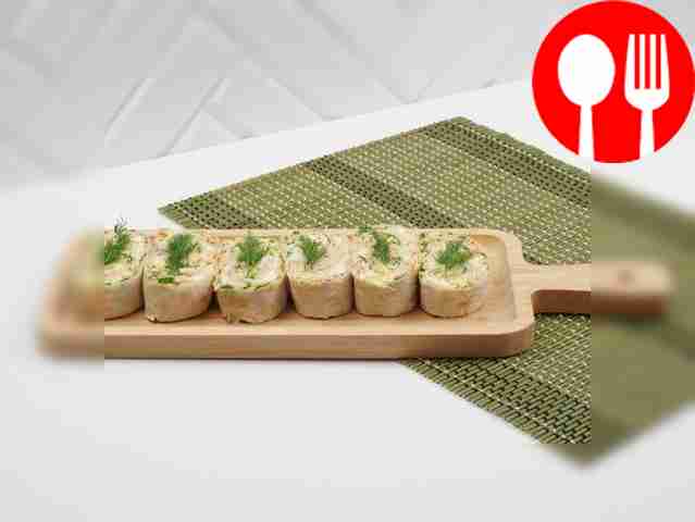 Roll with canned saury