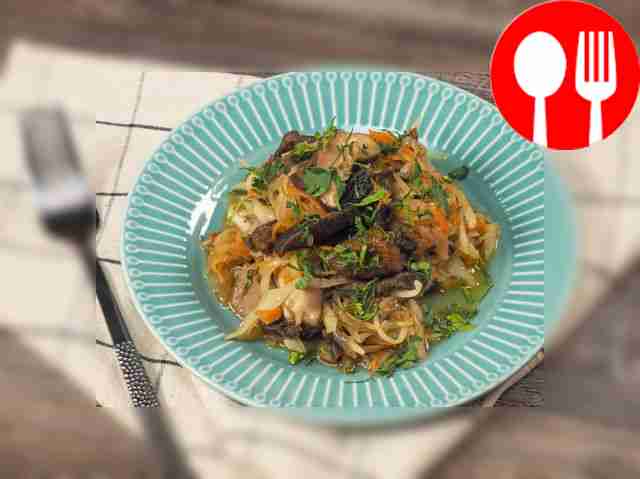 Сушеные грибы с капустой