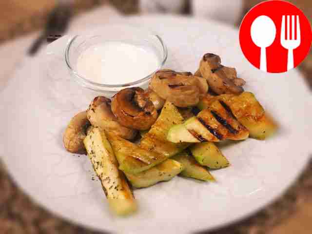 Шампиньоны с кабачками на гриле