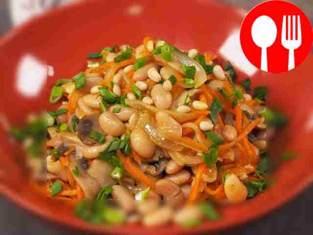 Шампиньоны с консервированной фасолью