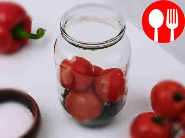 Разложите помидоры.