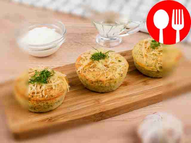 Cheese muffins with garlic