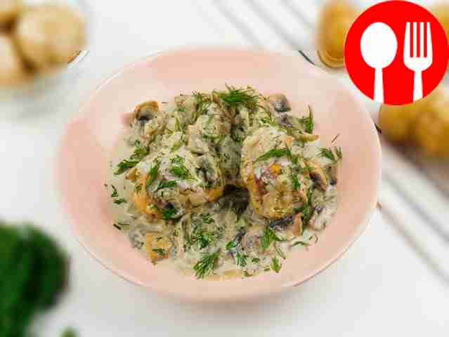 Chicken in onion-mushroom sauce