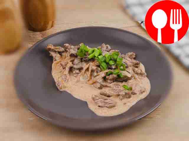 Бефстроганов со сметаной и томатной пастой