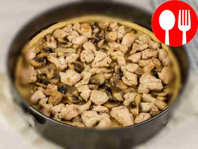 Place the chicken and mushroom filling on the dough.