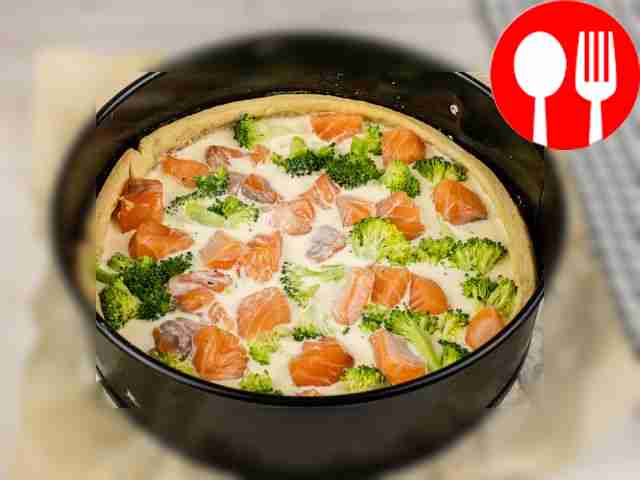 Pour the mixture over the salmon and broccoli.