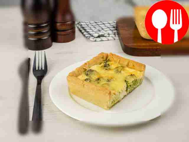 Киш с брокколи и пармезаном