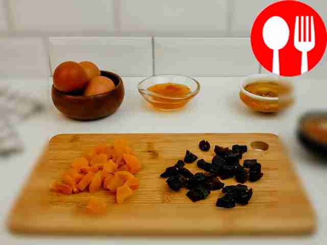 Coarsely chop the dried fruits.