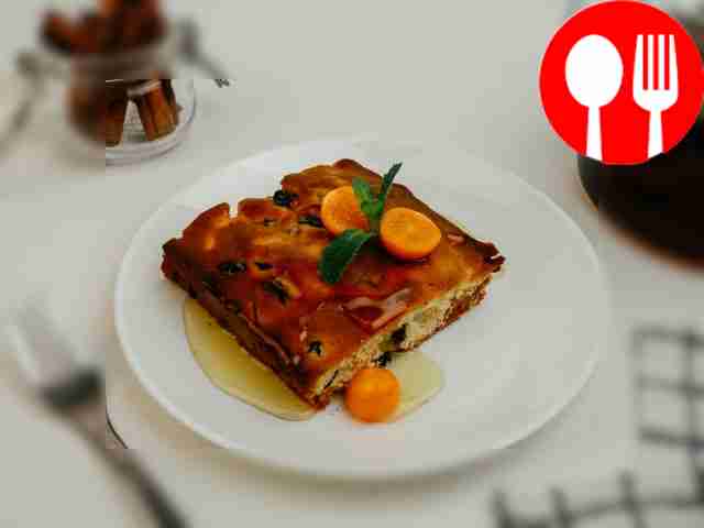 Before serving, pour honey over the cake and...