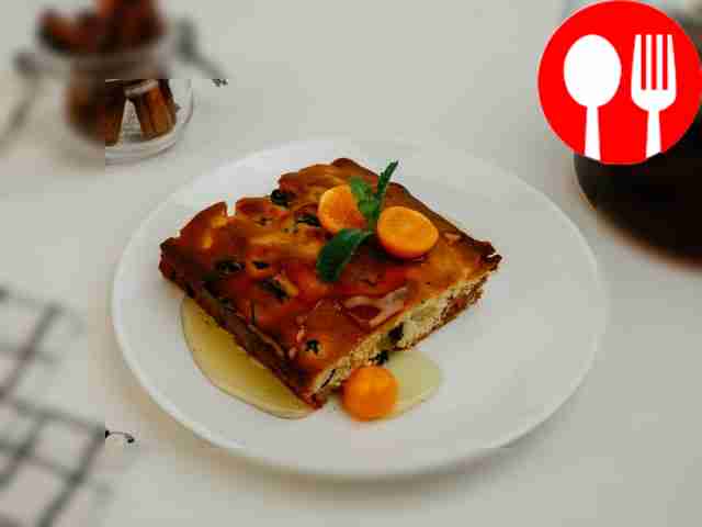 Рождественский пряный кекс с сухофруктами, вареньем и медом