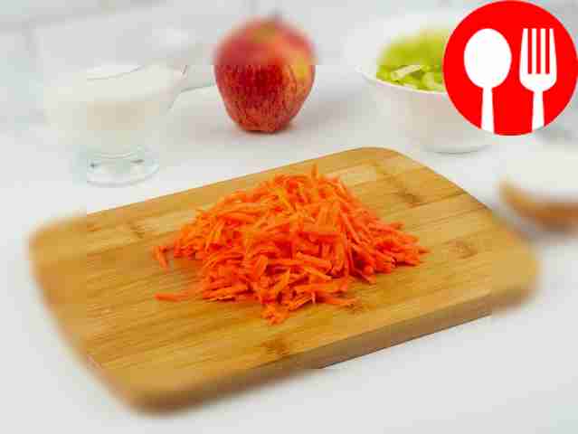 Grate the carrots on a coarse grater.