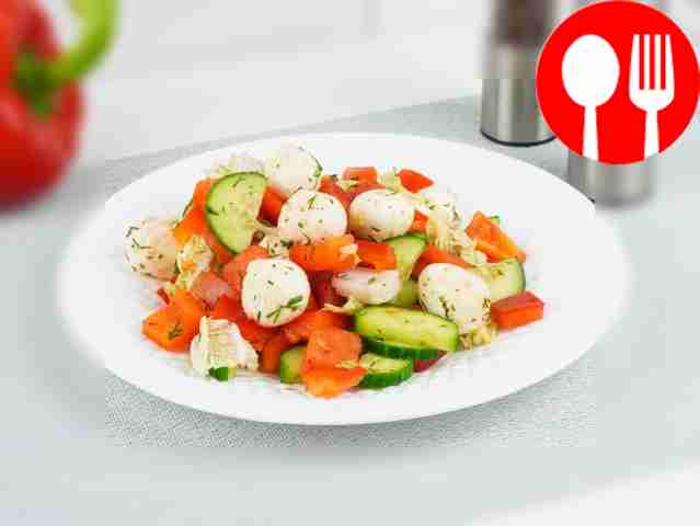 Fresh vegetable salad with mozzarella