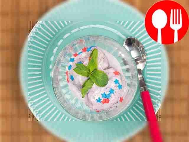 Домашнее мороженое с голубикой