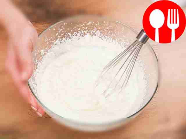 В чаше миксера взбейте сливки с ванилином. В...