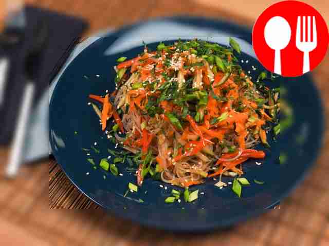 Funchoza with bell pepper and carrots