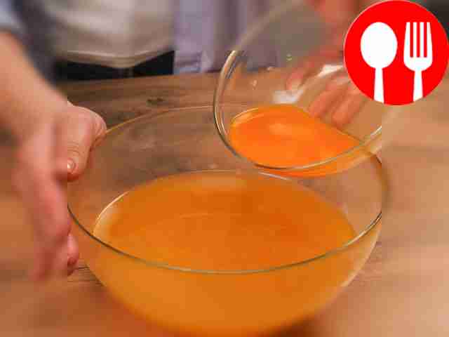 Отвар процедите через сито, добавьте сахар,...