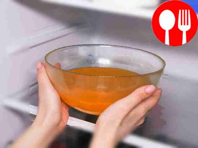 Поместите облепиховый морс в холодильник и...