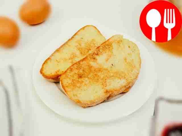 Bread toast with egg