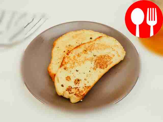 Bread croutons with egg and milk