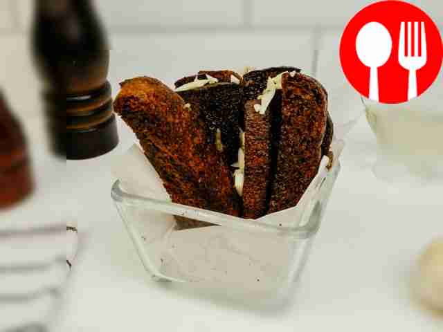 Brown bread croutons with garlic