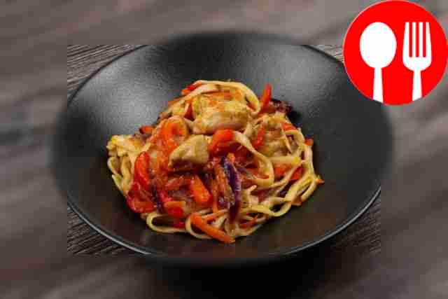 Udon with chicken in teriyaki sauce