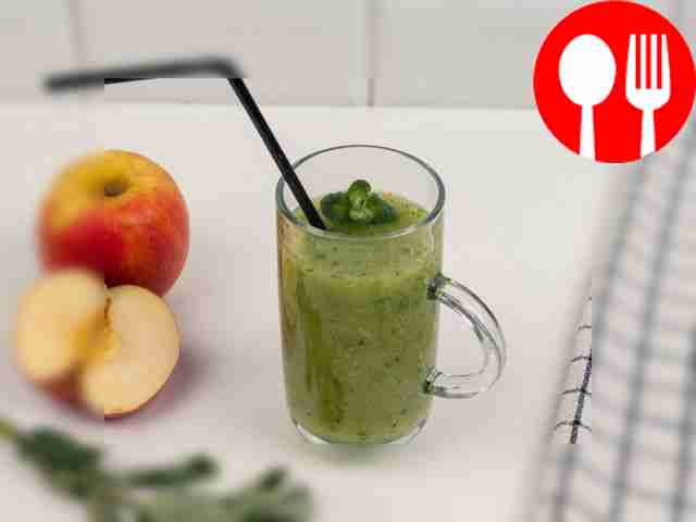 Smoothie with cucumber and kiwi